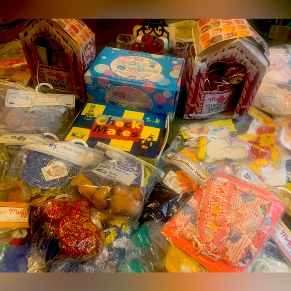 Large Muffy Vanderbear & Hoppy Vanderhare Bundle - Picture 3 of 4